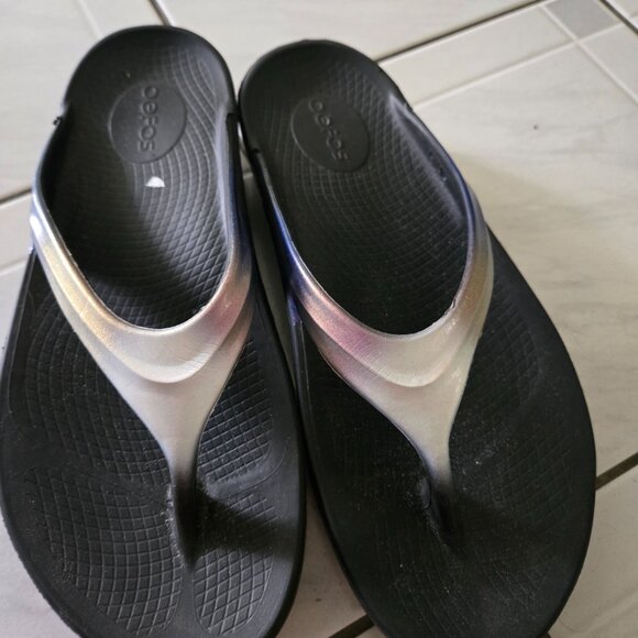 Oofos Oohlala Luxe Thong Sandals 10 - Picture 2 of 6